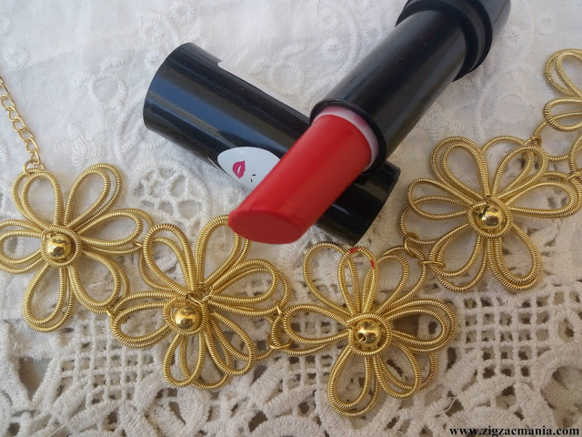 Elle-18 Color Pops Matte Selfie Red (R34) Price, packaging & availability