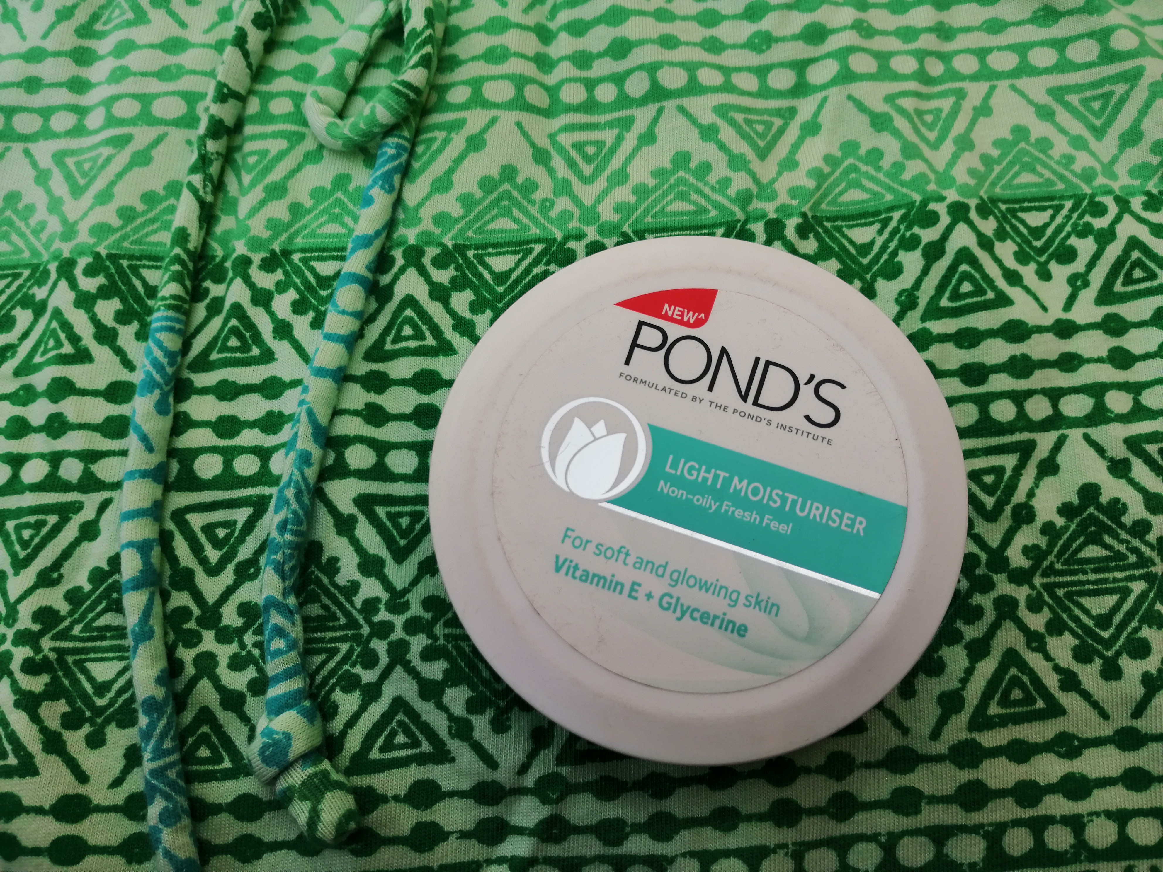 Pond's Light Moisturiser| Review