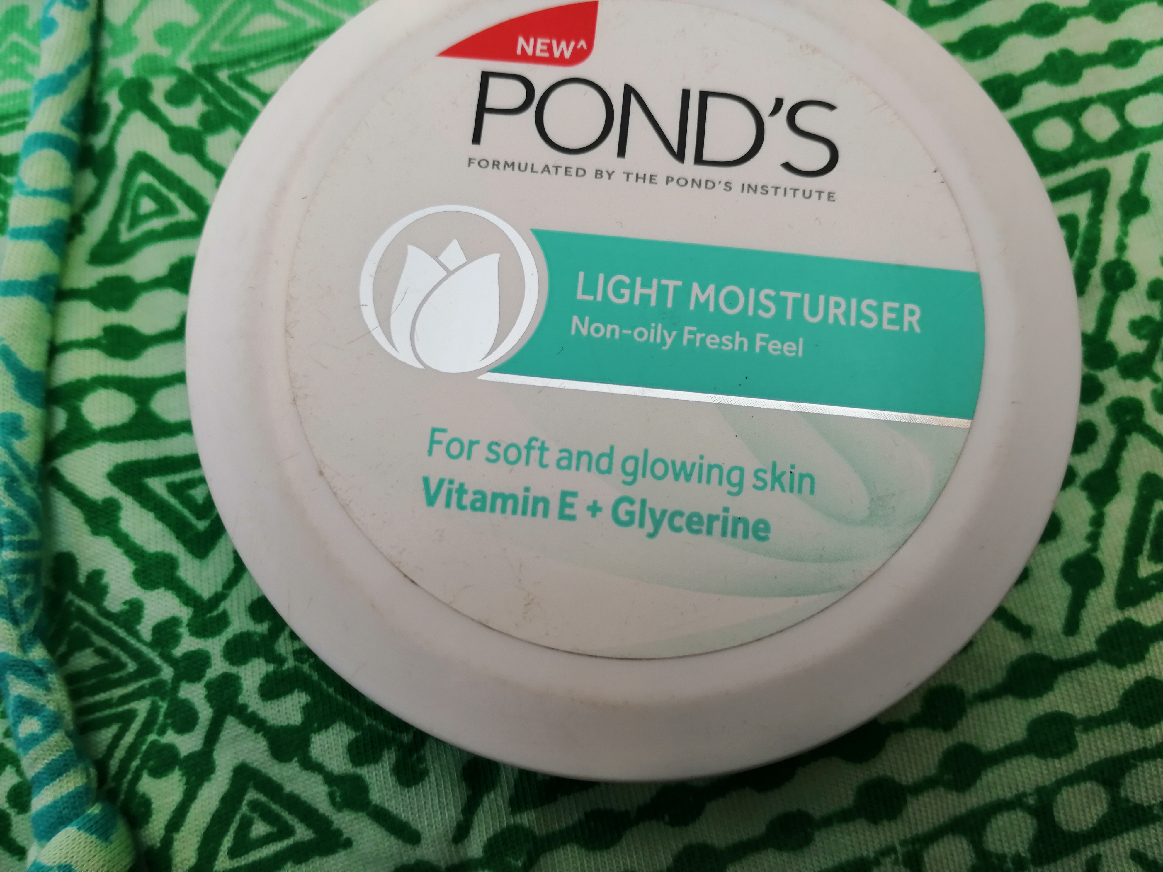 Pond's Light Moisturiser| Review