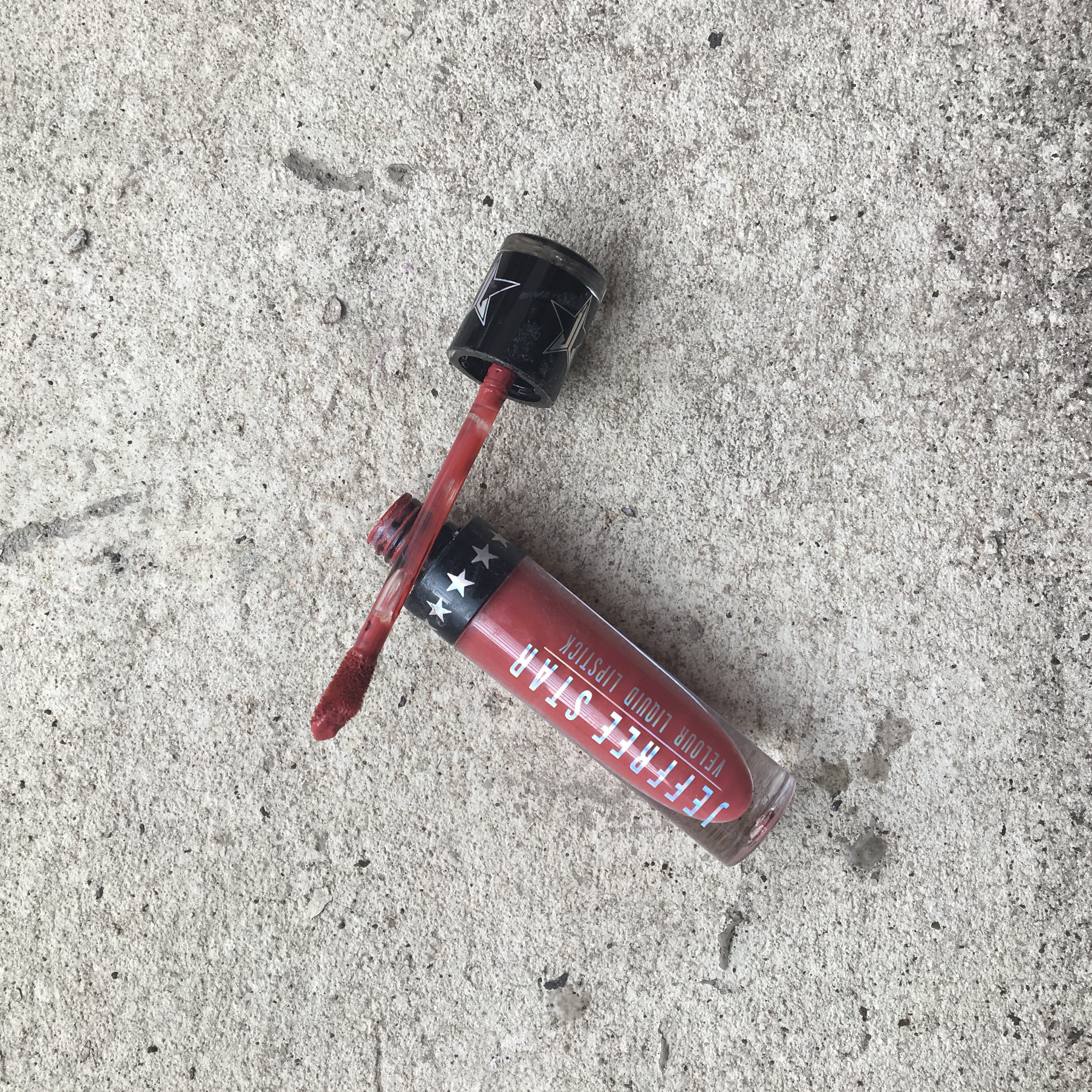 Jeffree Star Velour Liquid Lipstick I'M Shook| Review & Swatch