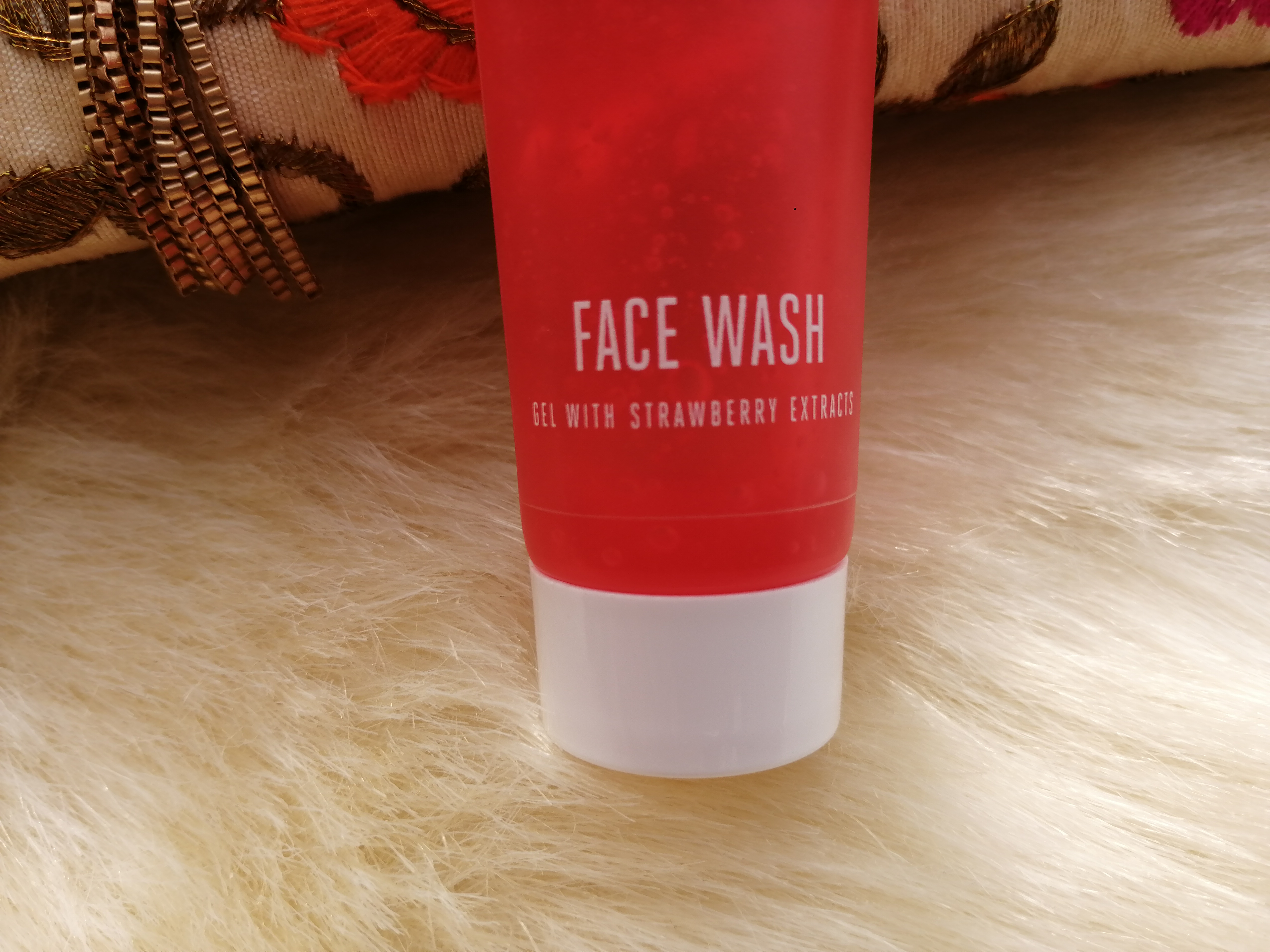Lakme Blush & Glow Face Wash (Gel with Strawberry extracts)| Review