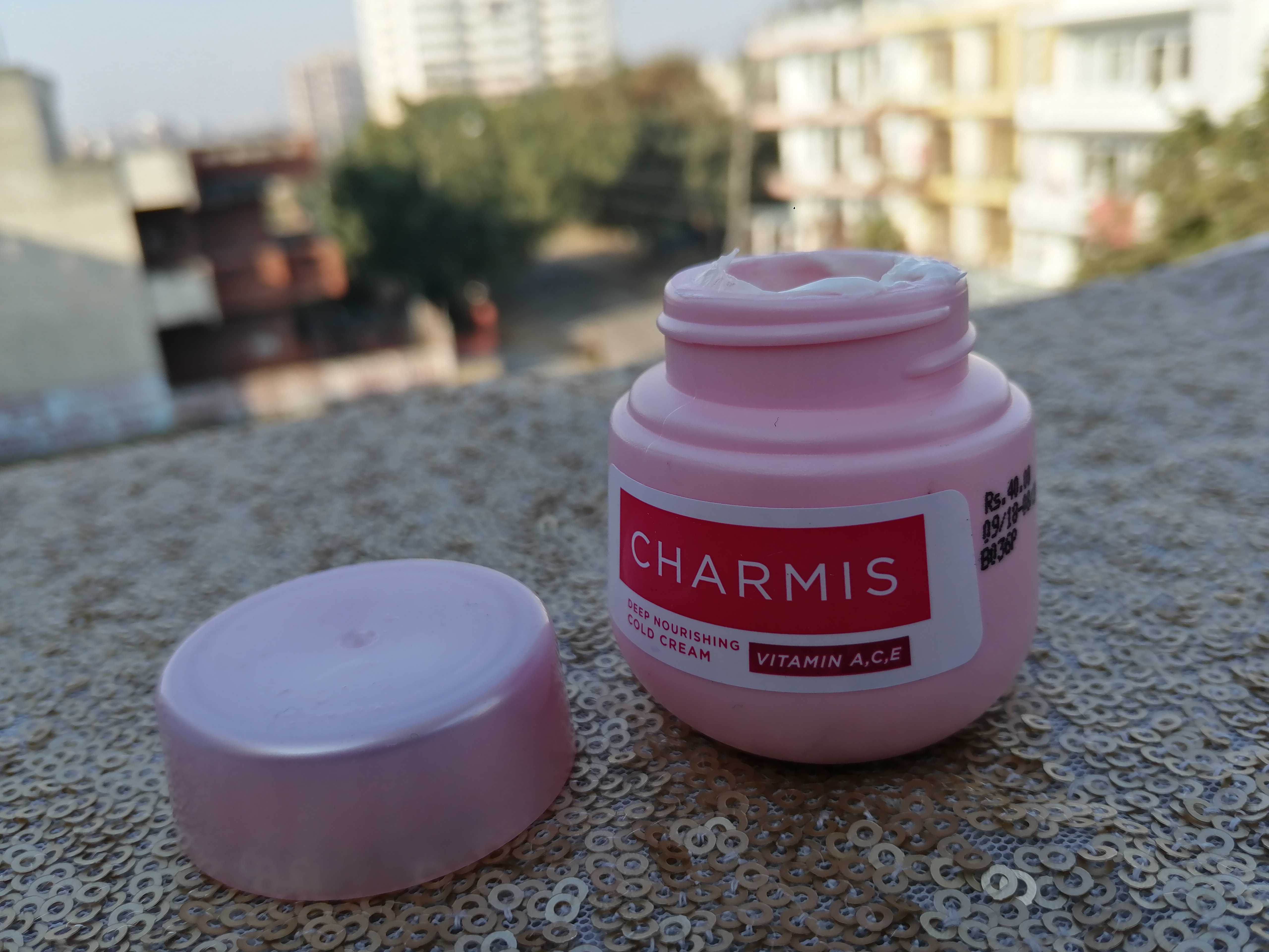 Charmis Moisturizing Cold Cream 175 ML With Vitamin A, C & E