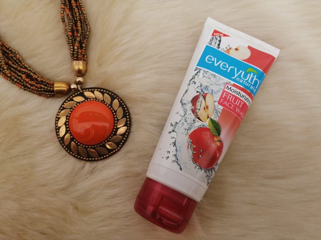 EverYuth Naturals Moisturizing Fruit Face Wash (Apple)|Review