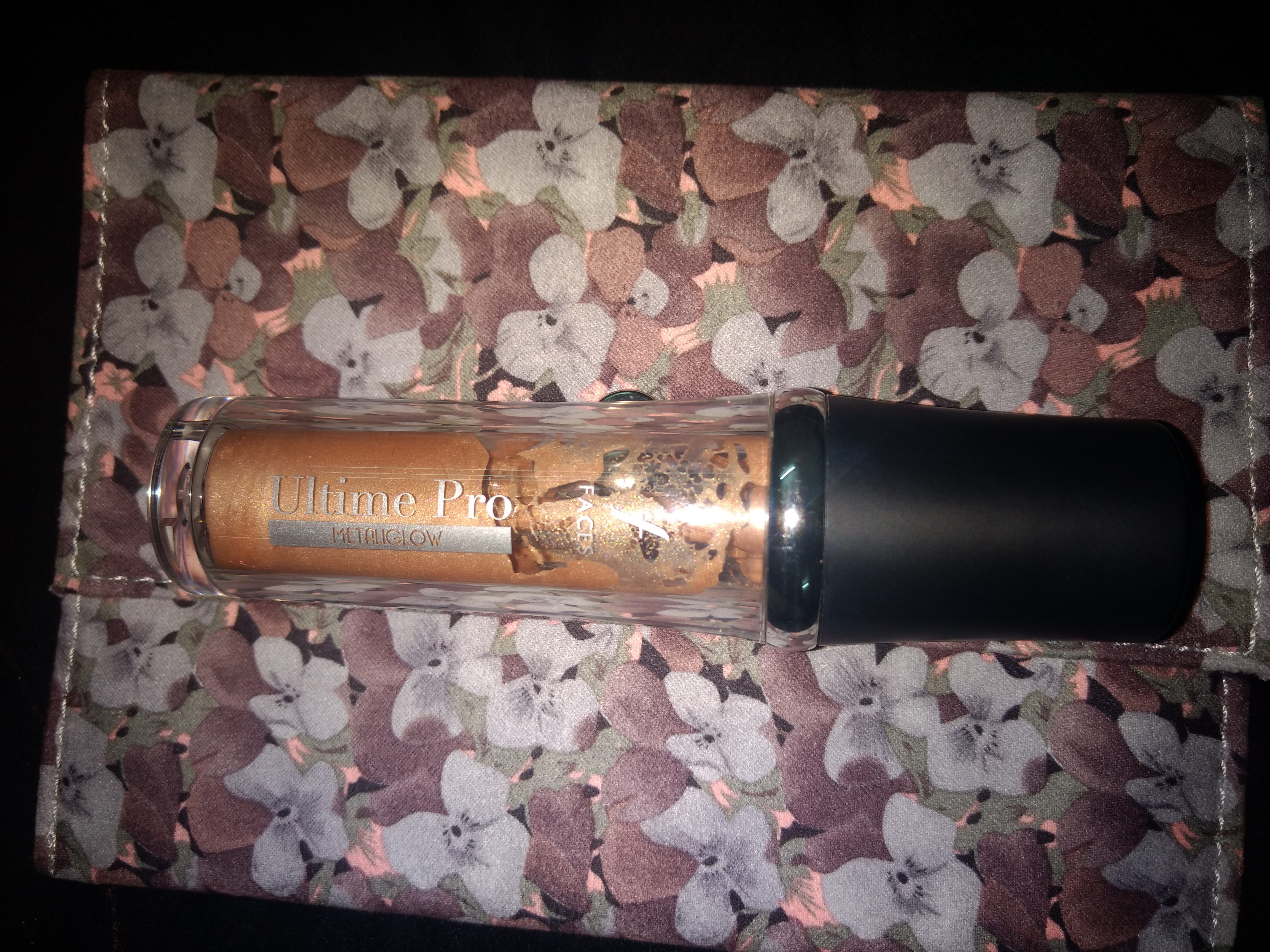 Faces Ultimate Pro Metallic Glow illuminator Champagne Review & Swatch