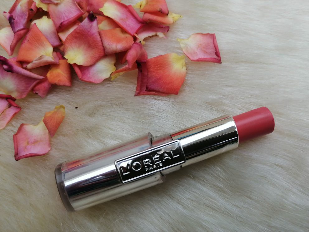 L'Oréal Caresse Lipstick Dating Coral |Review & Swatch
