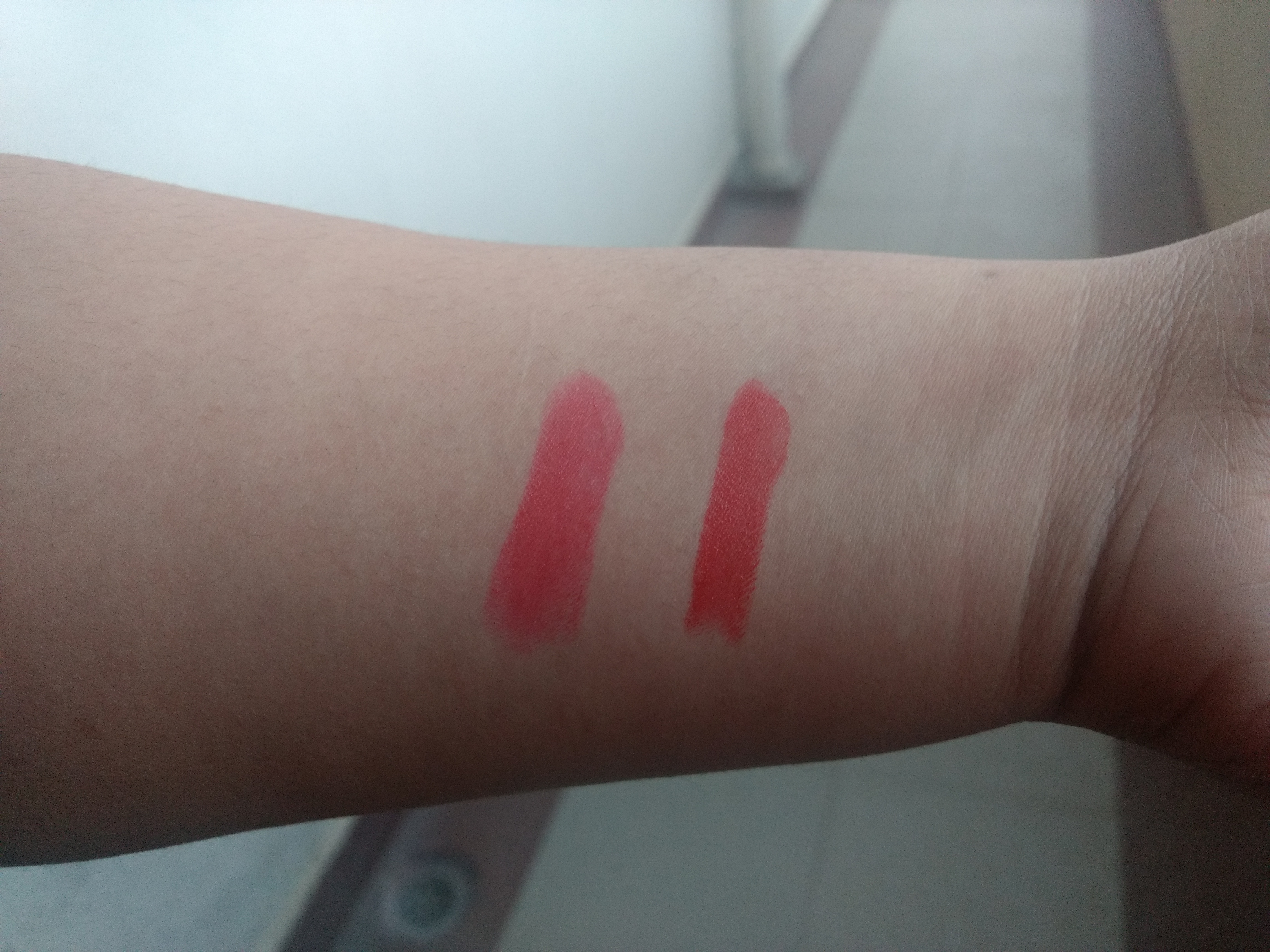 Maybelline Colour Sensational Lipsticks (Vivid 1 and Vivid 7)| Review & Swatches