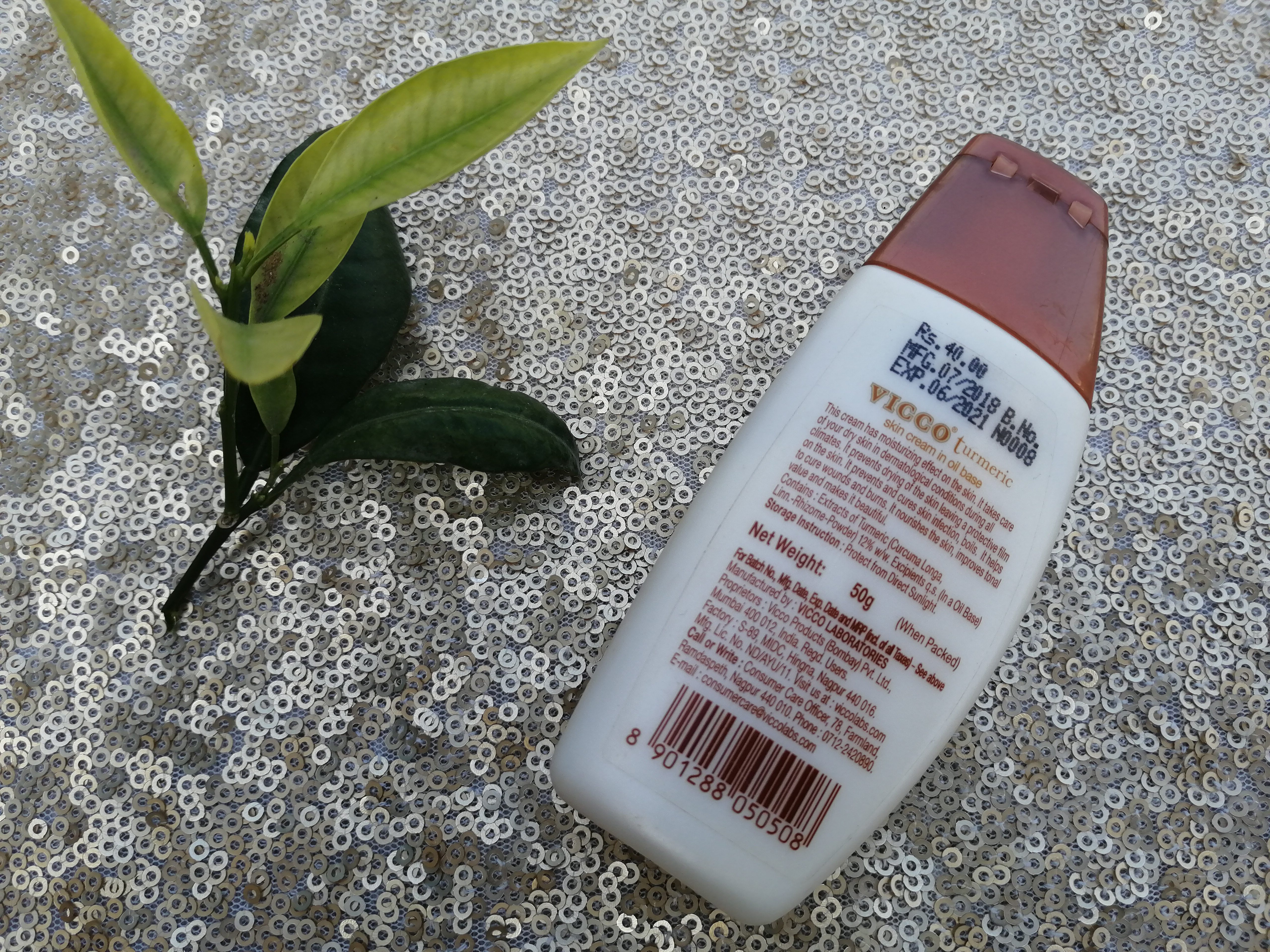 VICCO Turmeric Skin Cream in Oil Base| Review