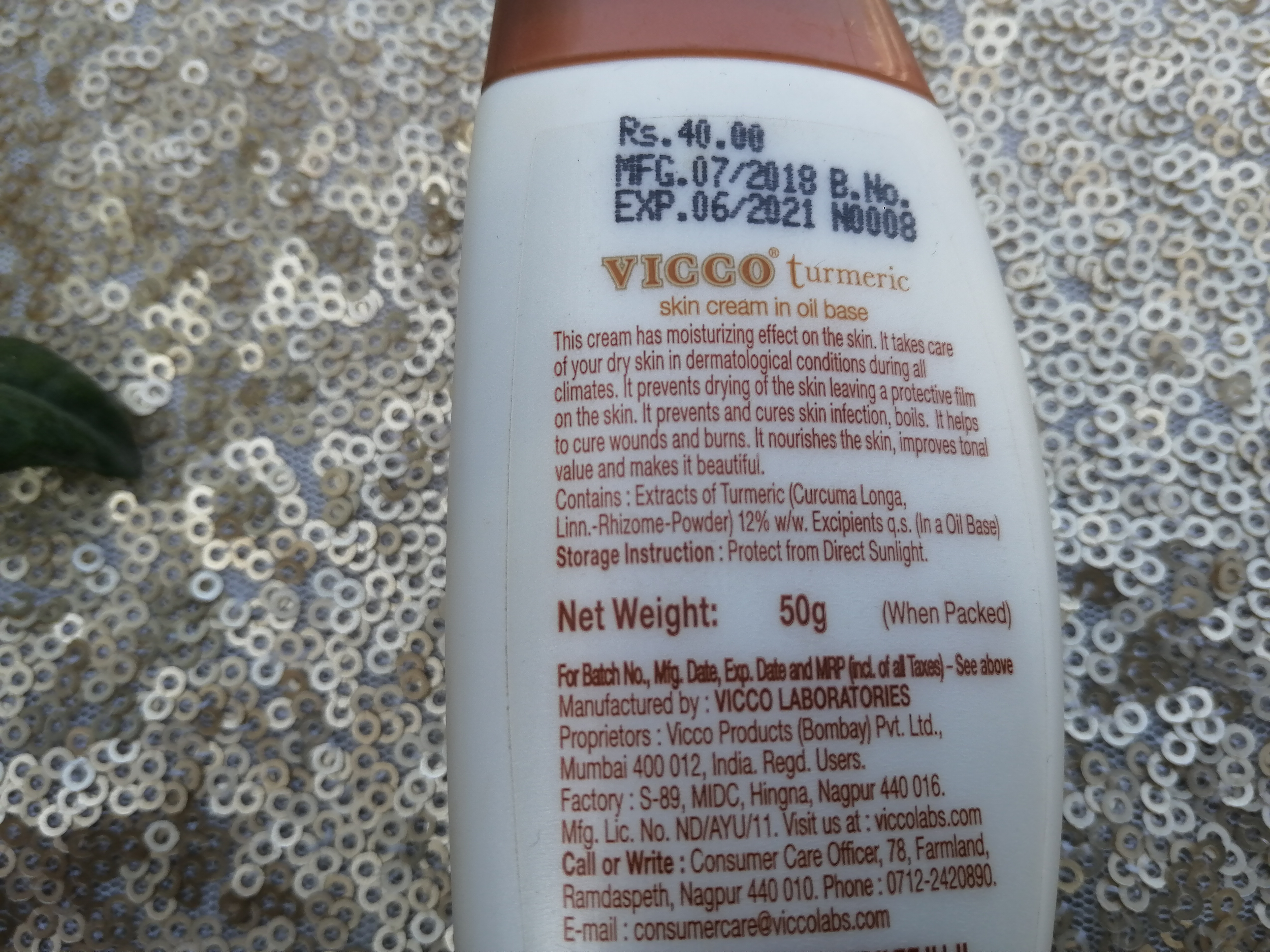 VICCO Turmeric Skin Cream in Oil Base| Review