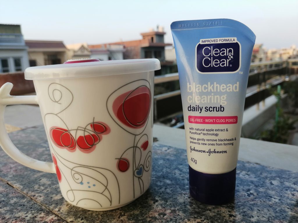 Clean & Clear Blackhead Clearing Daily Scrub| Review