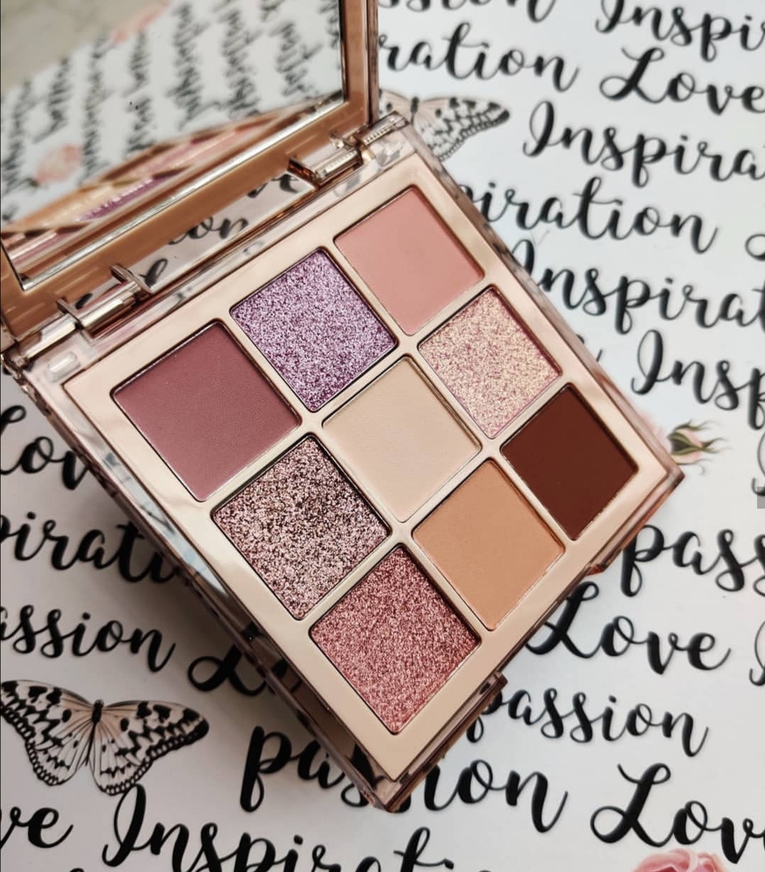 Huda Beauty Nude (Light) Obsessions Eyeshadow Palette| Review & Swatches
