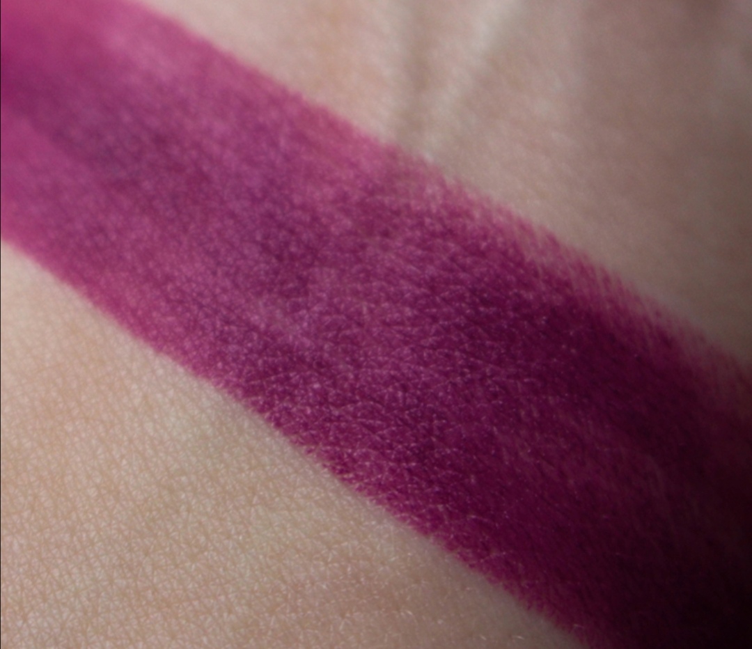 MAC Heroine Lipstick| Review & Swatch