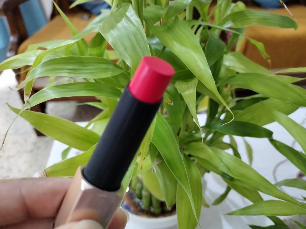 Faces Canada Velvet Matte Lipstick (Dramatic coral-19)| Review & Swatch 