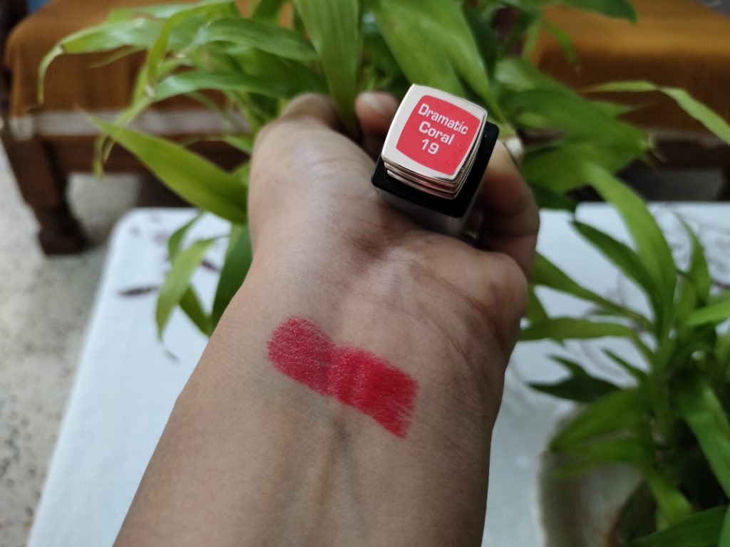 Faces Canada Velvet Matte Lipstick (Dramatic coral-19)| Review & Swatch 