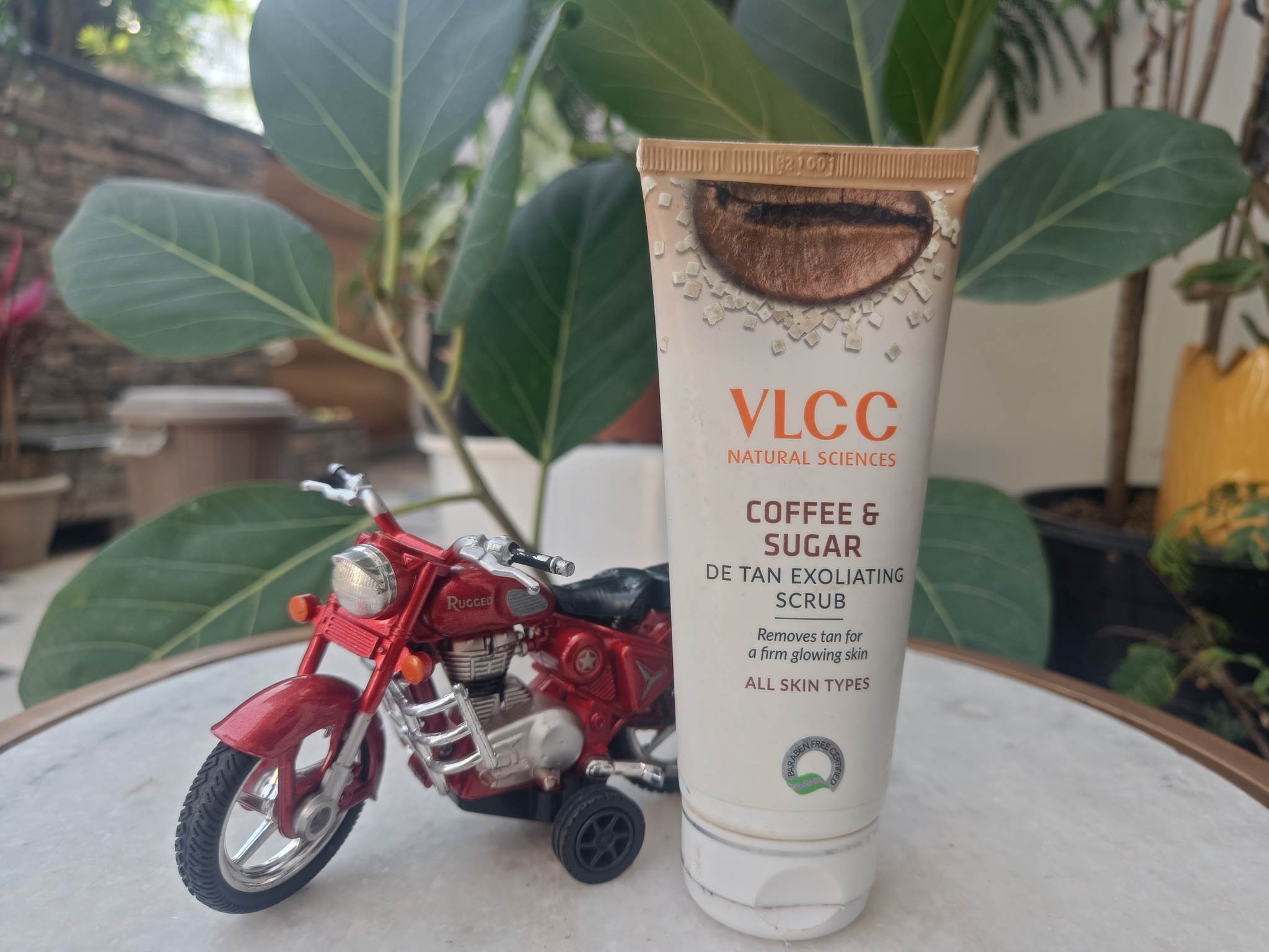VLCC Coffee & Sugar De Tan Exfoliating Scrub| Review