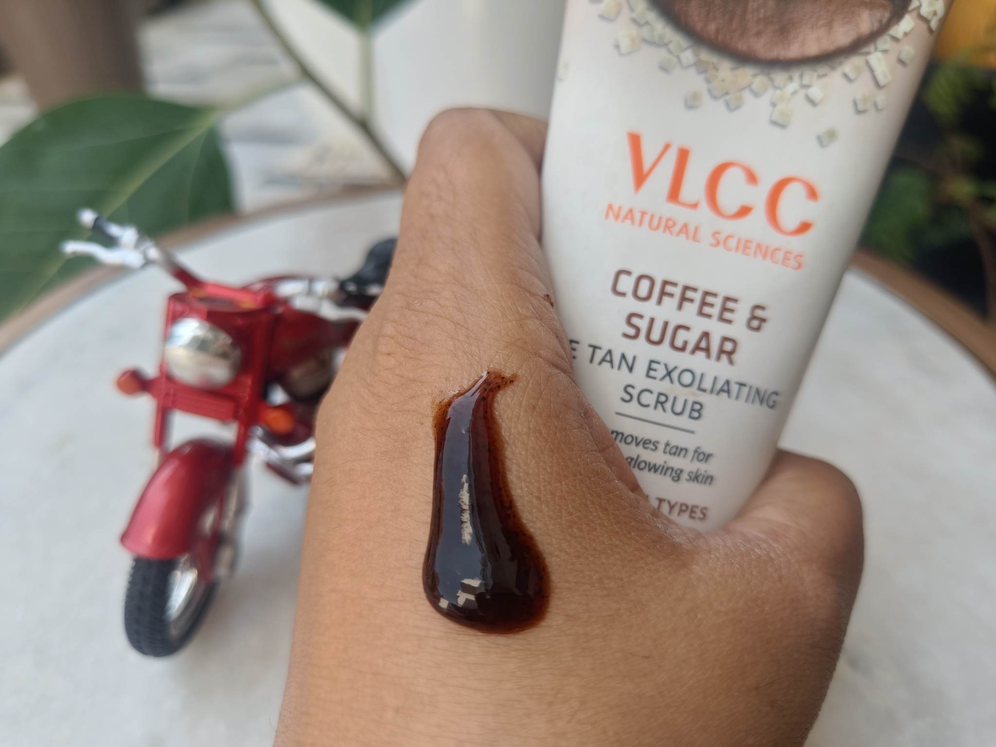 VLCC Coffee & Sugar De Tan Exfoliating Scrub| Review