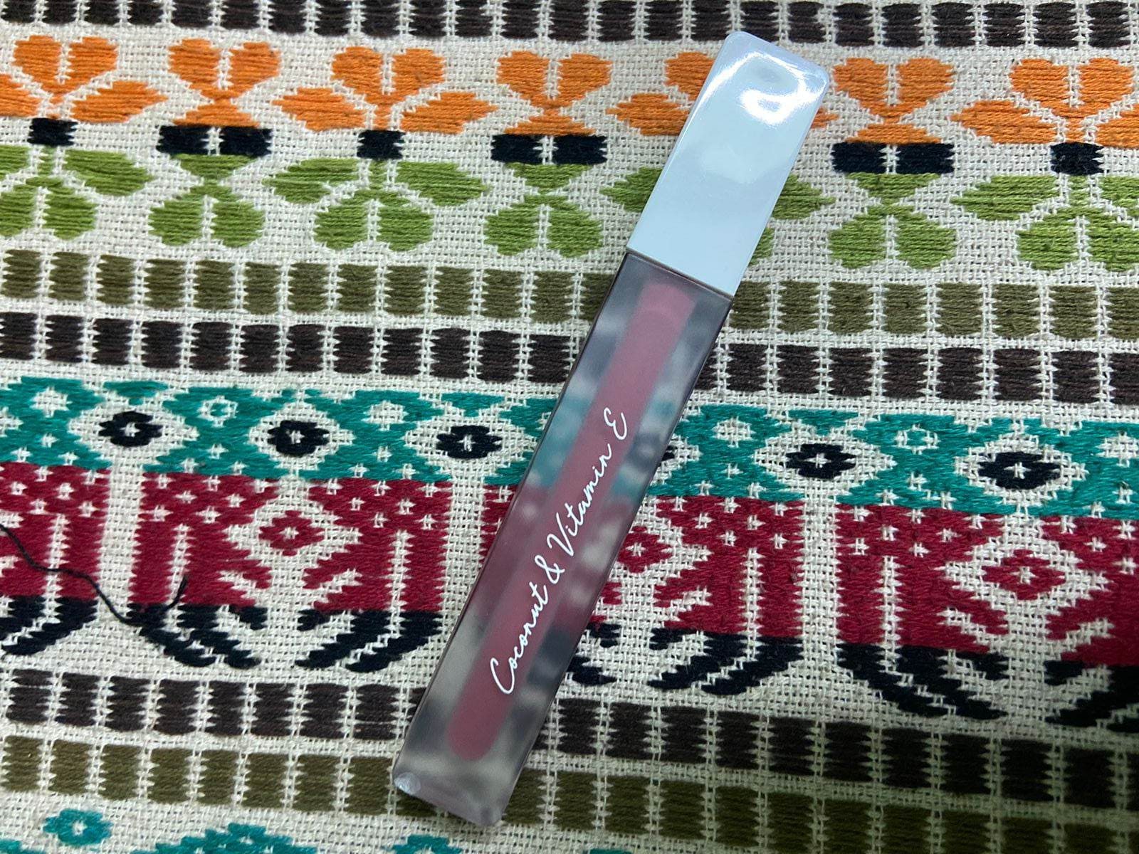MamaEarth Feather Light Liquid Matte Lipstick (Nude Rose)| Review