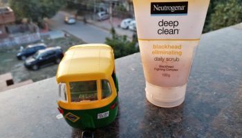 Neutrogena Deep Clean Blackhead Eliminating Daily Scrub| Review