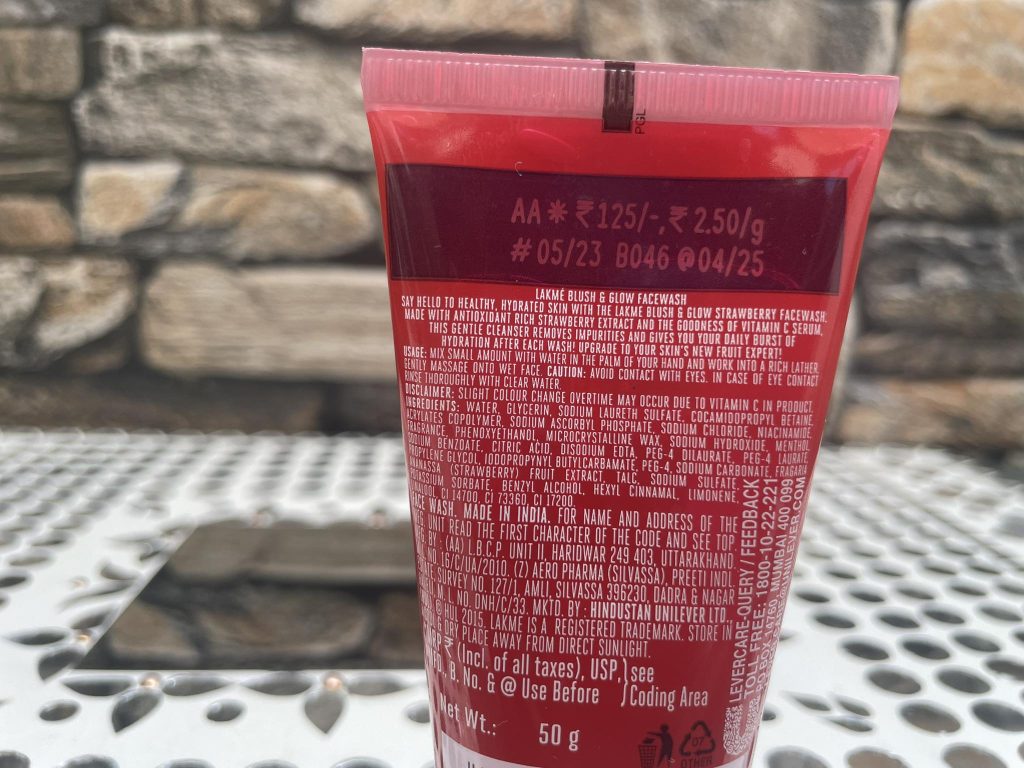 Lakme Blush & Glow Hydrating Strawberry Facewash with Vitamin C Serum| Review