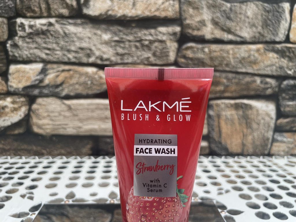 Lakme Blush & Glow Hydrating Strawberry Facewash with Vitamin C Serum| Review