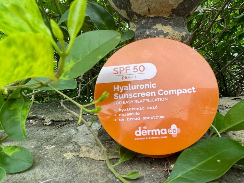 The Derma Co . Hyaluronic Sunscreen Compact Powder Spf 50 Pa+++| Review