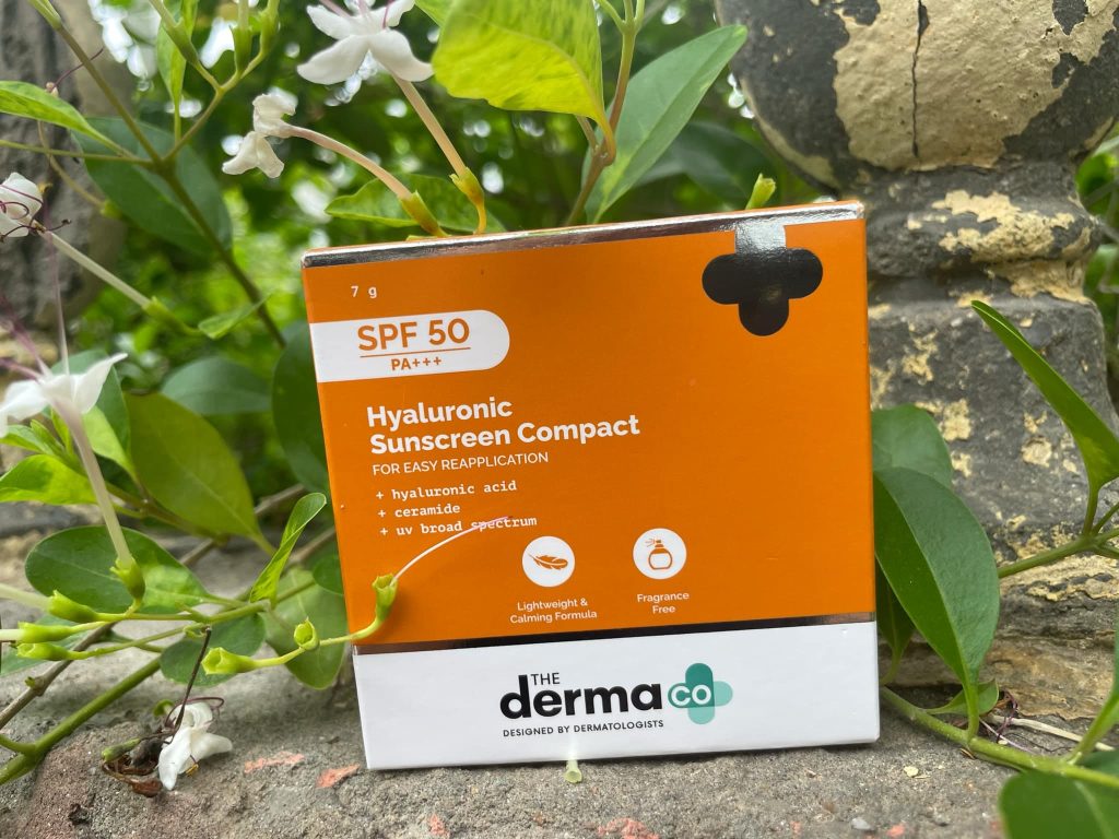 The Derma Co . Hyaluronic Sunscreen Compact Powder Spf 50 Pa+++| Review