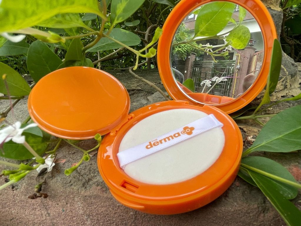 The Derma Co . Hyaluronic Sunscreen Compact Powder Spf 50 Pa+++| Review